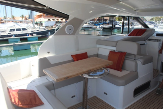 Jeanneau Leader 36 usado à venda
