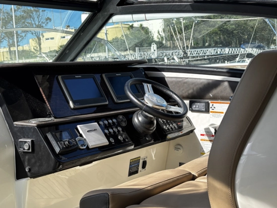 Sea Ray 320 usata in vendita