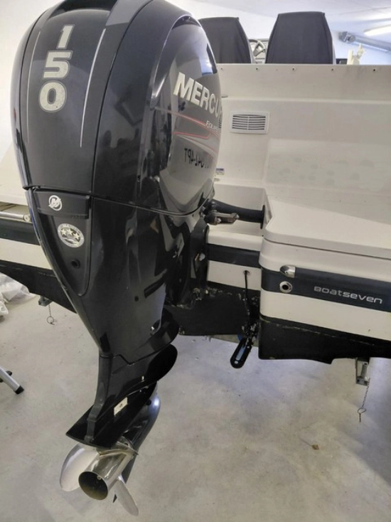 Quicksilver Open 605 usado à venda