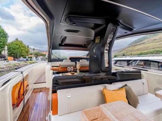 Invictus Yacht TT460 de segunda mano en venta