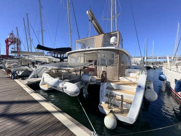 Lagoon 450 F usado à venda