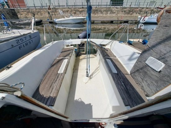 Beneteau First 211 usado à venda