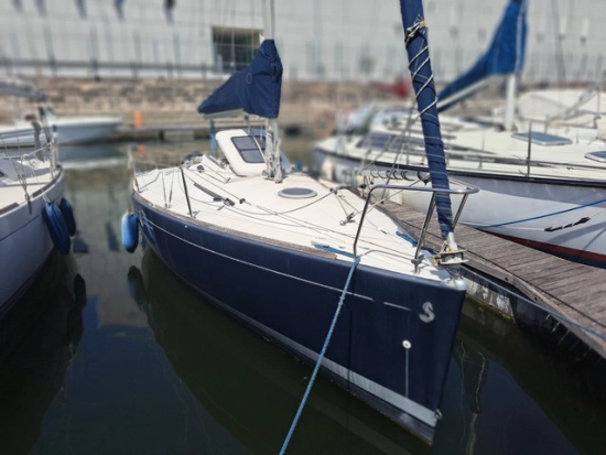 Beneteau First 211 usado à venda