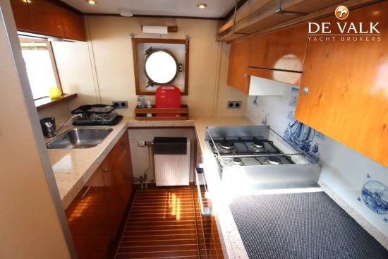 Custom Line Explorer Trawler 1800 usado à venda
