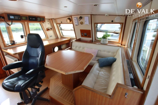 Custom Line Explorer Trawler 1800 usado à venda