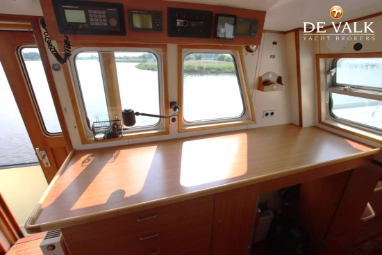 Custom Line Explorer Trawler 1800 usado à venda