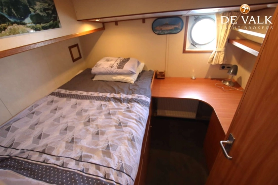 Custom Line Explorer Trawler 1800 usado à venda