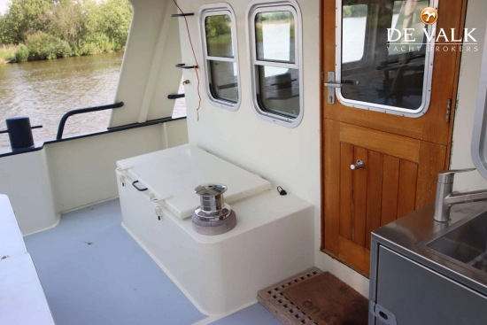 Custom Line Explorer Trawler 1800 usado à venda