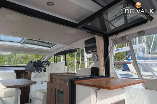 Sealine C330 usado à venda