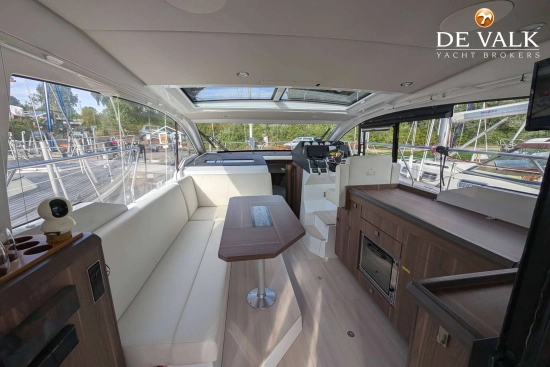 Sealine C330 usado à venda