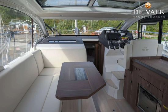 Sealine C330 usado à venda