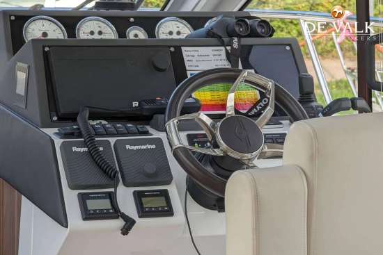 Sealine C330 usado à venda