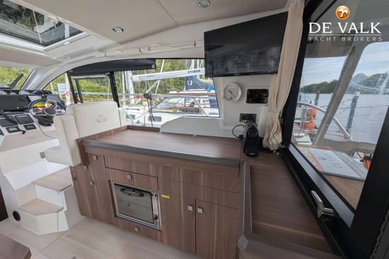Sealine C330 usado à venda