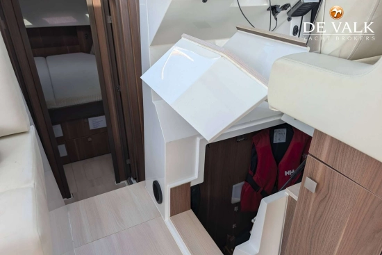 Sealine C330 usado à venda