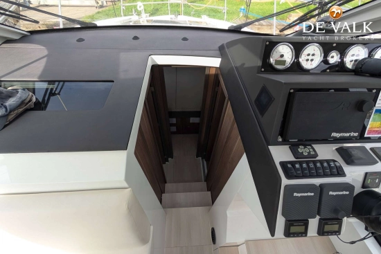 Sealine C330 usado à venda