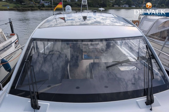 Sealine C330 usado à venda