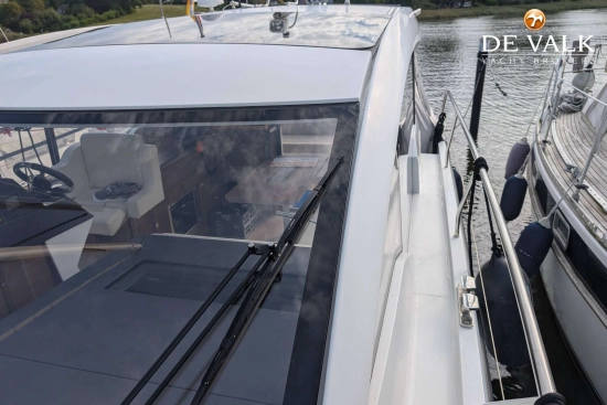 Sealine C330 usado à venda