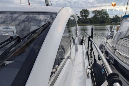 Sealine C330 usado à venda