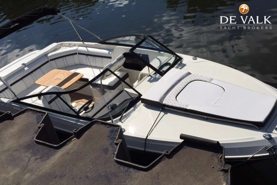 Sea Ray Sun Sport 250 usado à venda