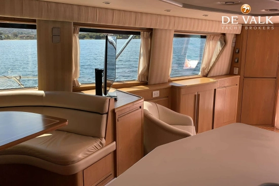 Hatteras Yachts 65 Convertible usado à venda