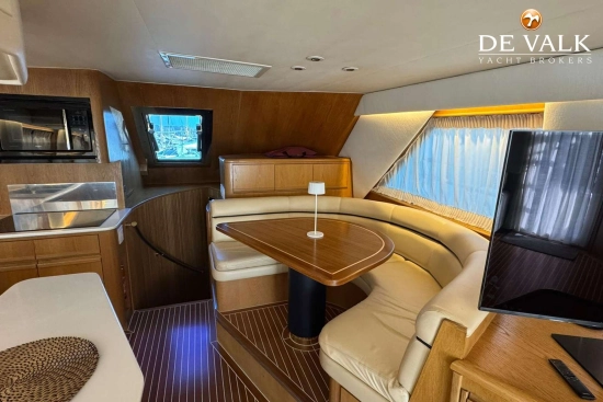 Hatteras Yachts 65 Convertible usado à venda