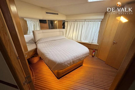 Hatteras Yachts 65 Convertible usado à venda
