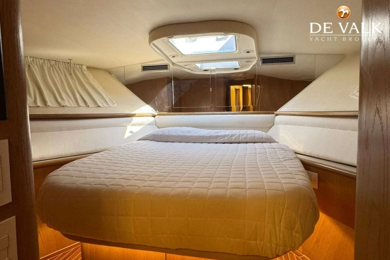 Hatteras Yachts 65 Convertible usado à venda