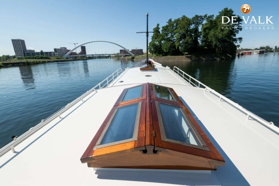 Luxe motor 28 m usado à venda