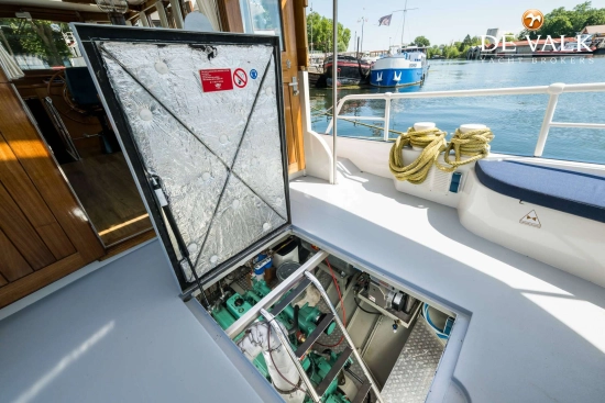 Luxe motor 28 m usado à venda