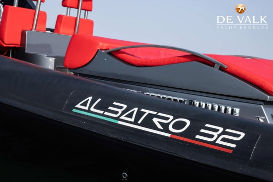 Albatro Racing 32 usado à venda