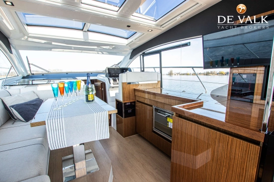 Sealine C390 usado à venda