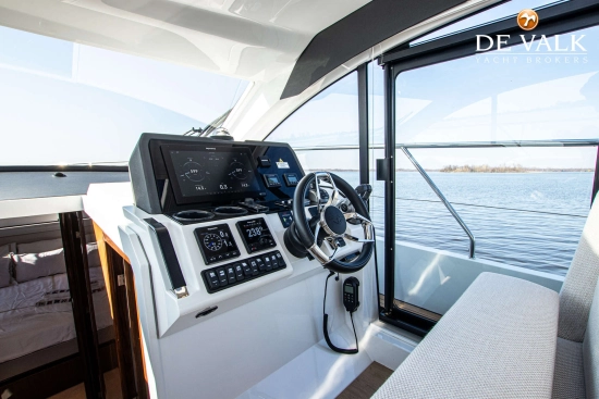 Sealine C390 usado à venda