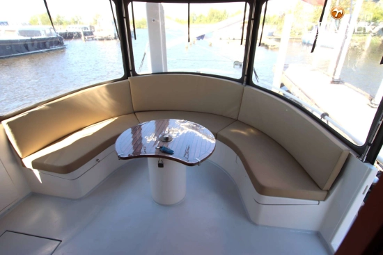 Luxe motor 22 m usado à venda