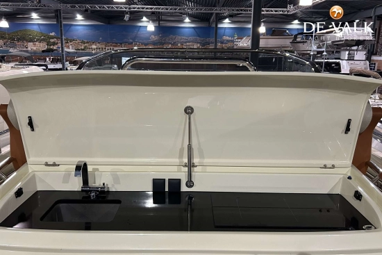 Invictus Yacht GT 370 usado à venda