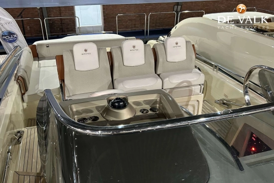 Invictus Yacht GT 370 usado à venda