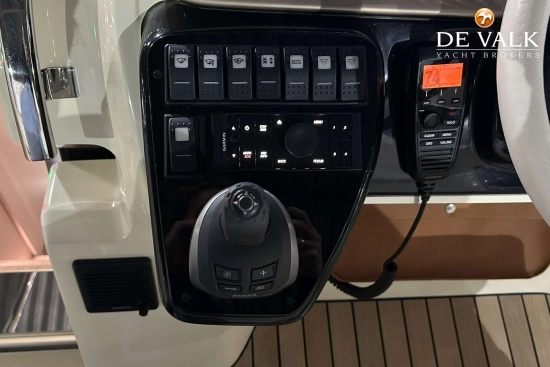 Invictus Yacht GT 370 usado à venda