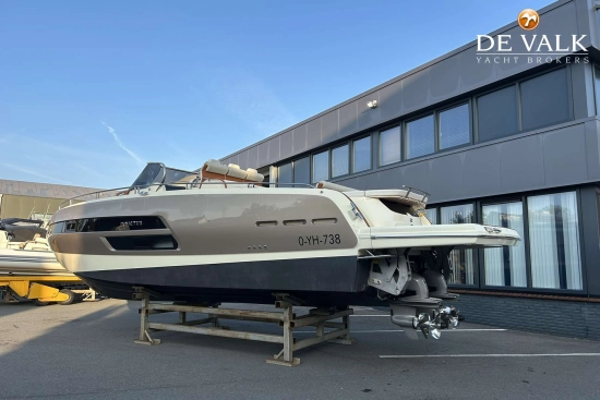 Invictus Yacht GT 370 usado à venda