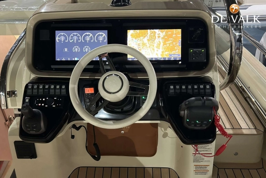 Invictus Yacht GT 370 usado à venda