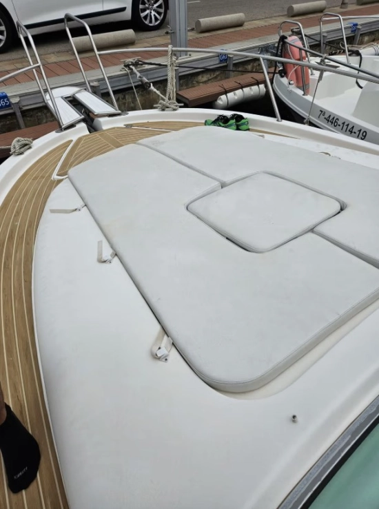 Jeanneau Leader 805 usado à venda