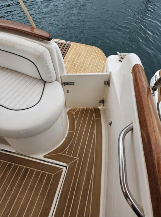 Jeanneau Leader 805 usado à venda