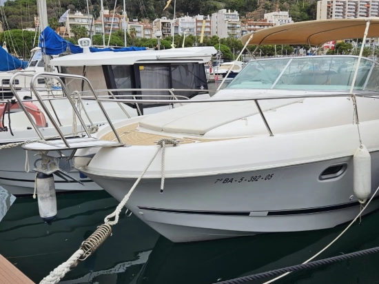 Jeanneau Leader 805 usado à venda