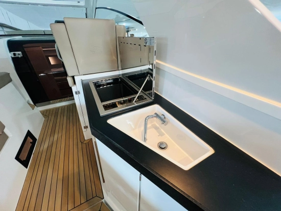Sealine S335 usata in vendita