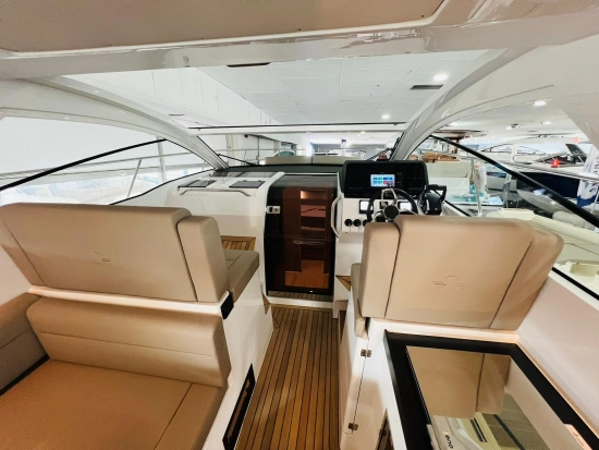 Sealine S335 usata in vendita