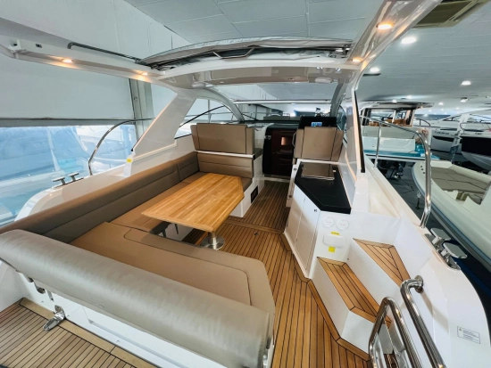 Sealine S335 usata in vendita