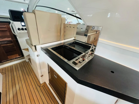 Sealine S335 usata in vendita