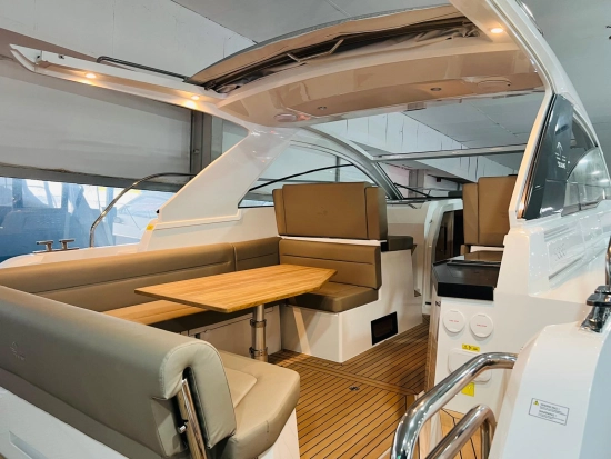Sealine S335 usata in vendita