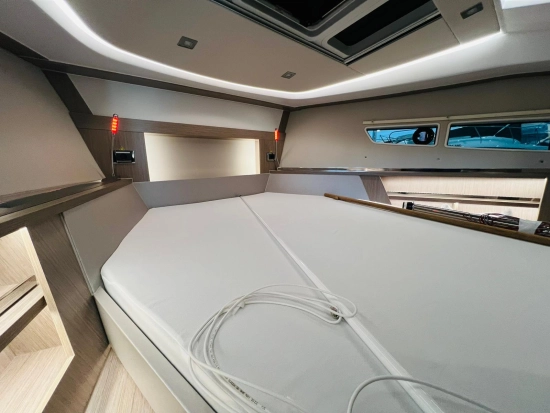 Sealine S335 usata in vendita