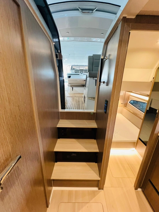 Sealine S335 usata in vendita