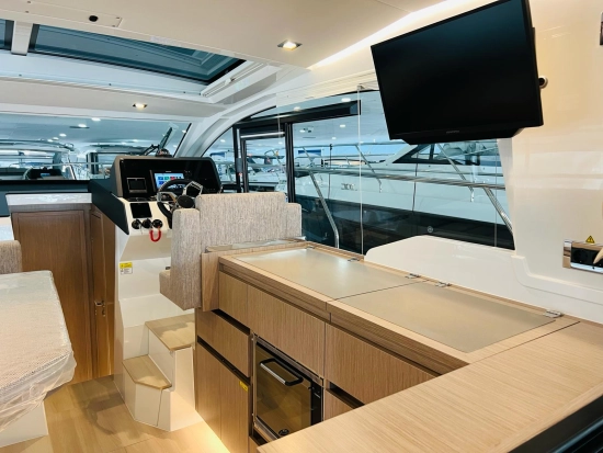 Sealine C335 de segunda mano en venta