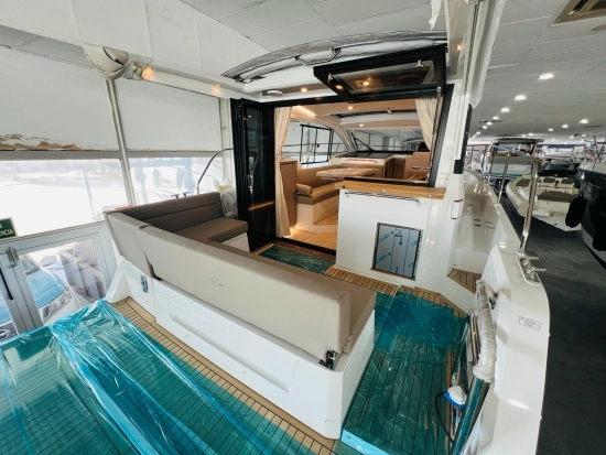 Sealine C335 de segunda mano en venta